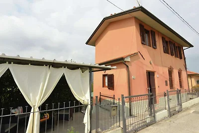 Schönes Cottage mit Swimmingpool in Gualdo