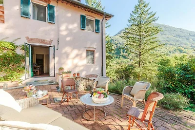 Villa tra i boschi a Camaiore