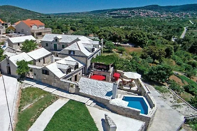 Glicinia mit Hydromassage-Pool