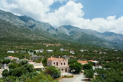 Appartamento a Pirgos con camino