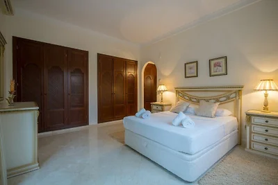 Villa in Marbella mit Schwimmbecken