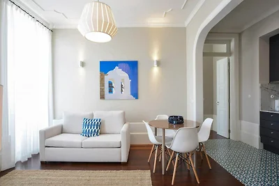 Modern 2-Bedroom Apartment in Porto