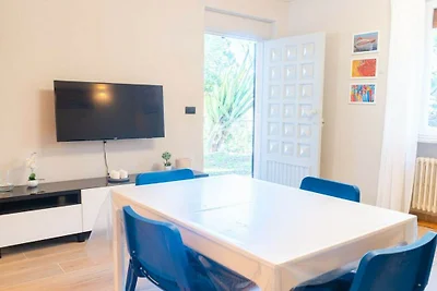 Lemon Apartment with Garden and Sea View