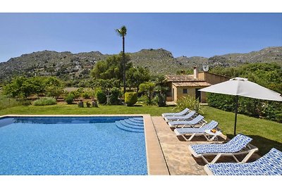 Schöne rustikale Finca mit Pool in Meeresnähe