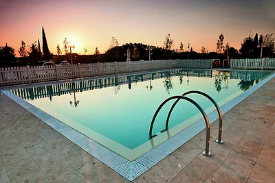 Moderne Wohnung mit Pool im Chianti