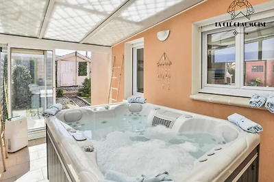 Villa in Les Sables mit Pool und Whirlpool