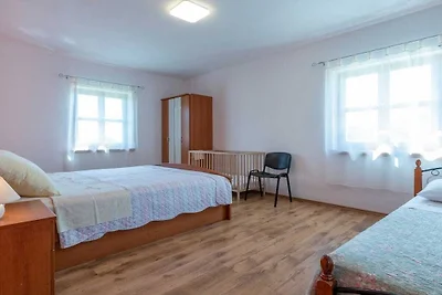 Vakantiehuis in Pićan met zwembad
