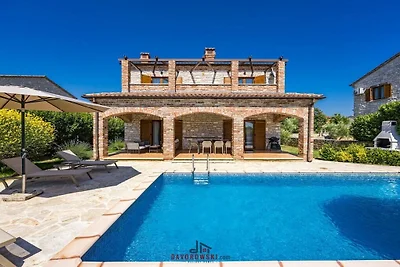 Villa in Čabrunići mit Schwimmbecken