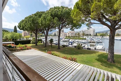Apartment in Mandelieu-la-Napoule mit Pool