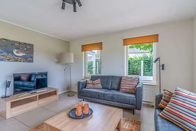 Charmante Villa mit Sauna am Wasser