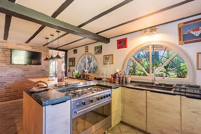 Große Familienvilla in Arles mit Pool