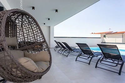 Diva am Meer mit Pool
