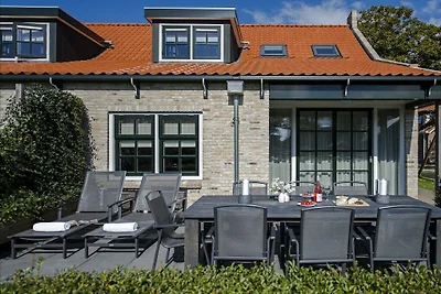 Ferienhaus in Nes mit Schwimmbecken