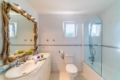Villa in Son Serra bij Natuurstranden