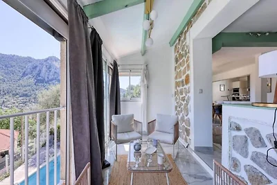 Villa in Toulon mit Pool und Bergblick