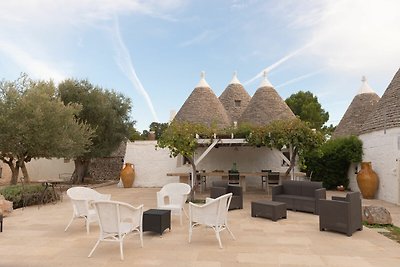 Trullo vakantiehuis met zwembad nabij Cistern...