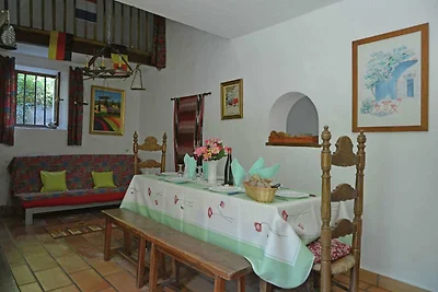 Malerische Villa mit Garten in Bagard...