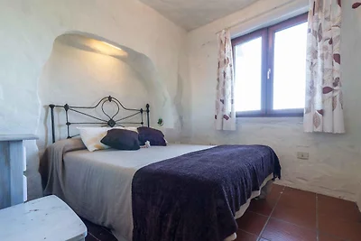Üppiges Höhlenhaus mit Whirlpool