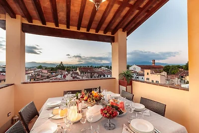 Attraktive Wohnung in Lucca mit Terrasse