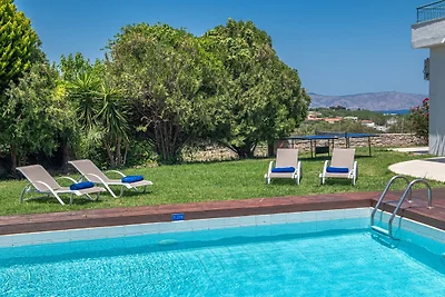 Beautiful 5bedroom villa big pool, close to...
