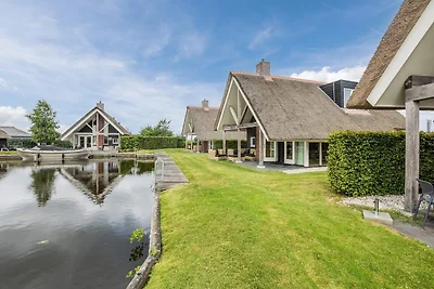 Villa am See in der Nähe von Sneekermeer
