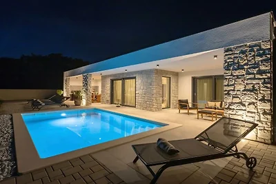 Villa in Buje mit Schwimmbecken