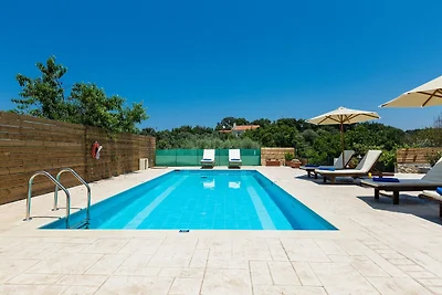 Ruhige Villa mit großem Pool in Rethymno