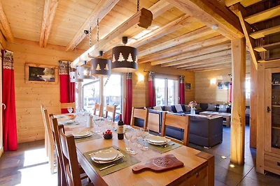 Geräumiges Chalet mit Sauna und Außenpool