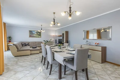 Villa in Tinjan with swimming pool