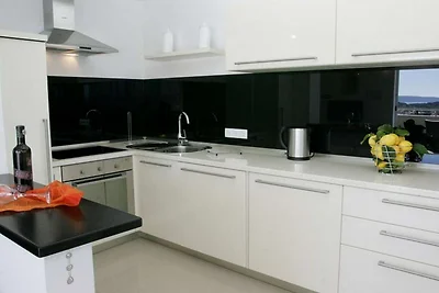 Okrug Gornji Luxurious Escape Villa with Pool...