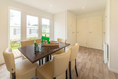 Geräumiges Mobilheim mit Terrasse in Erezée