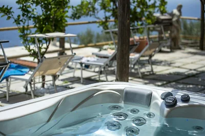 Villa a Praiano con vista mare e jacuzzi
