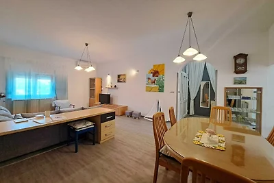 Spacious Urban Retreat Apartment with Terrace...