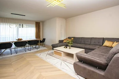 Wohnung in Šibenik-Brodarica mit Balkon