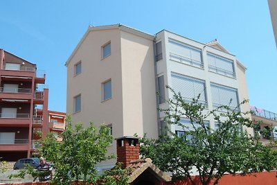 Prettig appartement in Trogir met zeezicht