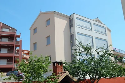 Appartamento a Trogir vicino alla spiaggia
