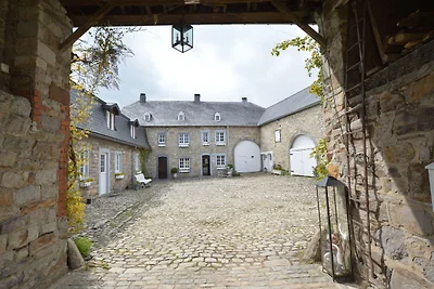 Middeleeuwse boerderij met privétuin