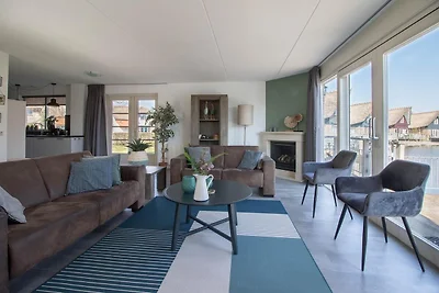Luxuriöse Wellness-Villa am Wasser