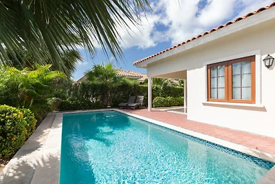 Moderne Villa nahe dem Strand von Mambo mit p...