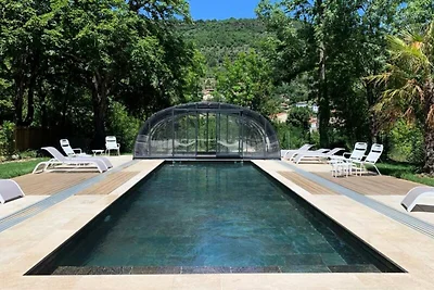 Casa vacanze nell'Aveyron con piscina coperta