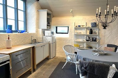 2 person holiday home in MÖRBYLÅNGA