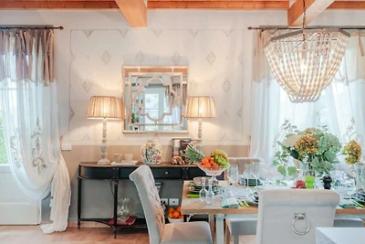Villa a Lucca con Jacuzzi e Vigneti