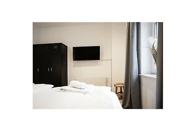 Q-Stall, Apartment 02