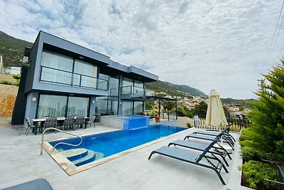 Villa in Kalkan mit Schwimmbecken
