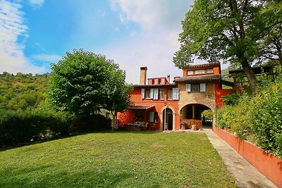 Moderne Villa mit privatem Pool in Fabriano...