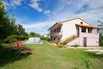 Ruhige Ferienwohnung in Šajini mit Garten
