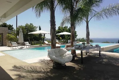 Villa in Patras mit Pool am Strand