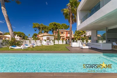 Villa am Meer mit Swimmingpool