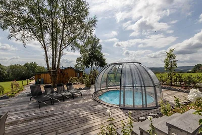 Chalet mit überdachtem Außenpool
