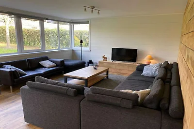 Modernes Ferienhaus mit ruhigem Garten in...